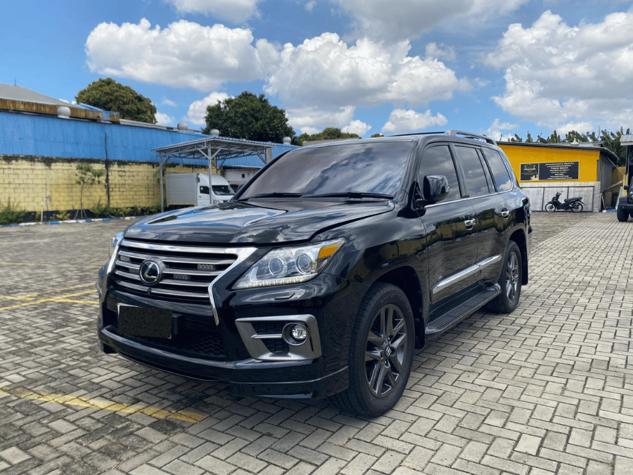 Lux SUV Rental Lexus 570 AT