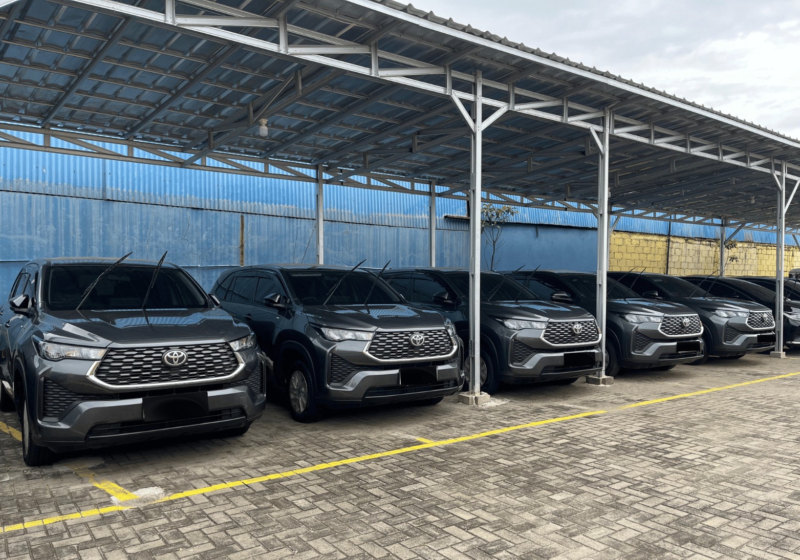 MPV Rental  Innova Zenix G AT (Hybrid) 2025